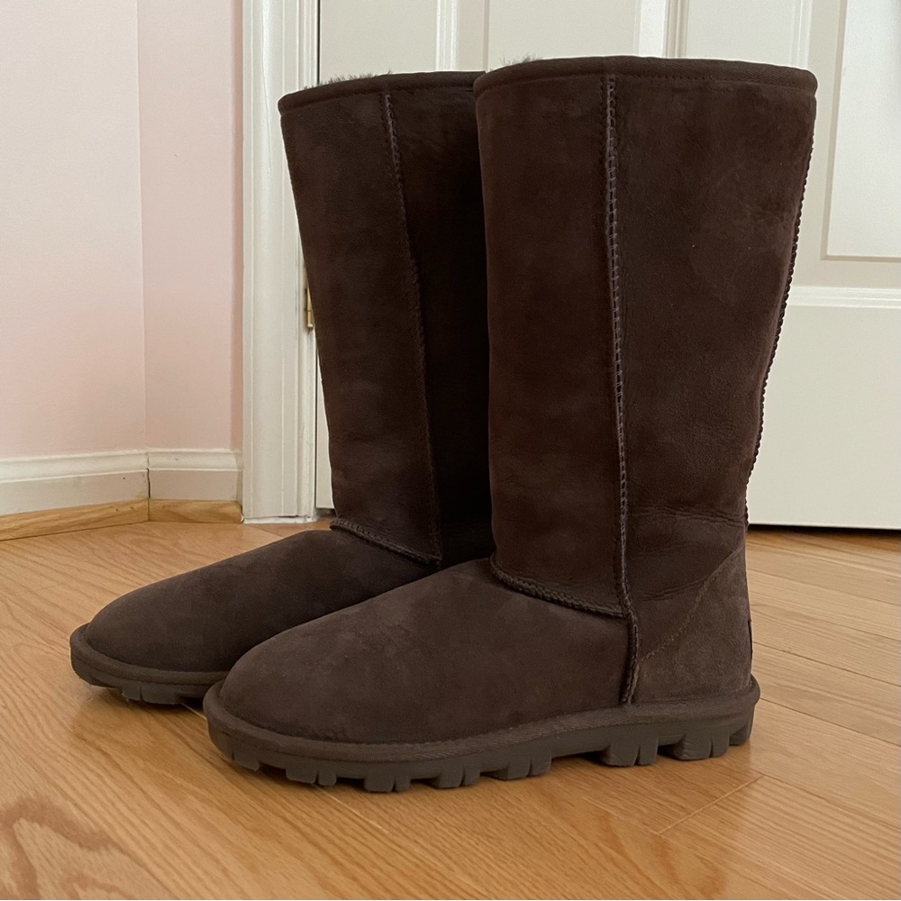 UGG Classic Tall Boots new without tag